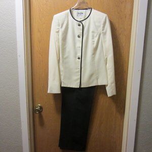 Kasper pantsuit, size 6